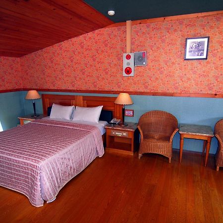 Paiwei Motel ไถหนาน ภายนอก รูปภาพ